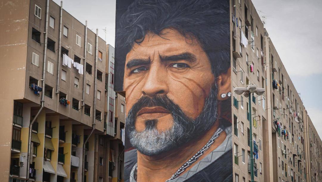 Il murales dedicato a Diego Armando Maradonam Napoli (Ansa) 