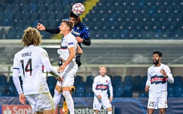 Il colpo di testa di Romero per l'1-1. Afp Il colpo di testa di Romero per l'1-1. Afp