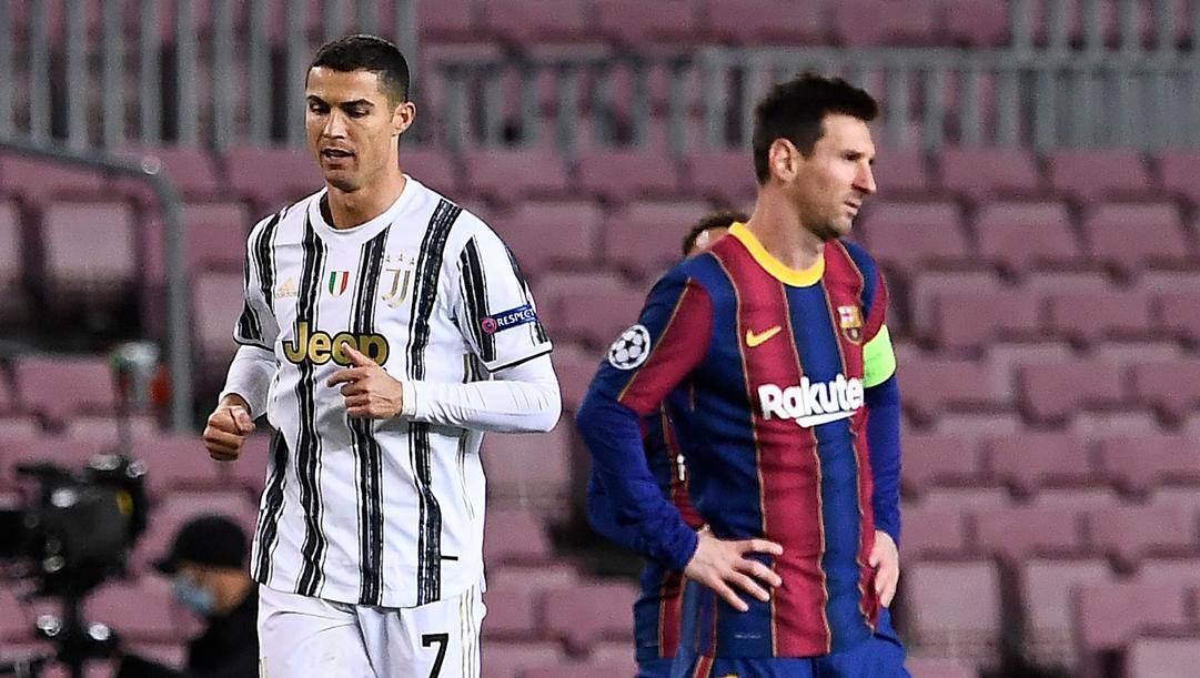 Cristiano Ronaldo vince il duello con Leo Messi. Afp 