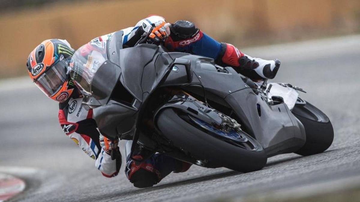 Bmw M 1000 RR Superbike, primi giri in pista con van der Mark