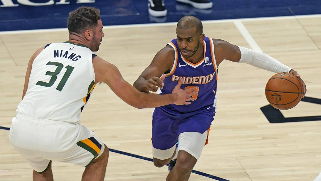 Chris Paul in azione con i Suns contro Utah. Ap 