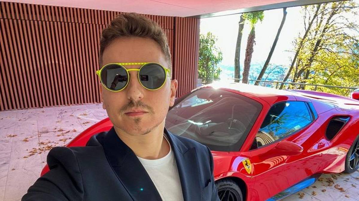 Lorenzo in pista con una Ferrari: “La 24 Ore di Dubai? Forse...”