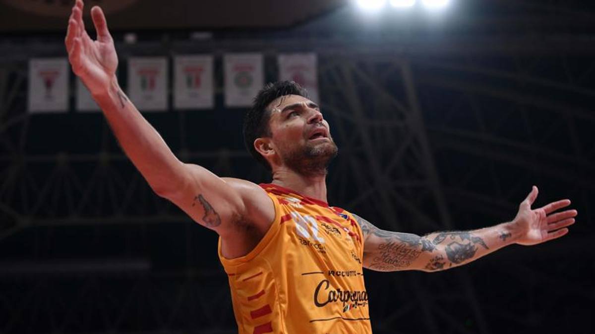 Carlitos way: “Io, Repesa, Scola e la maglia data a Maradona”