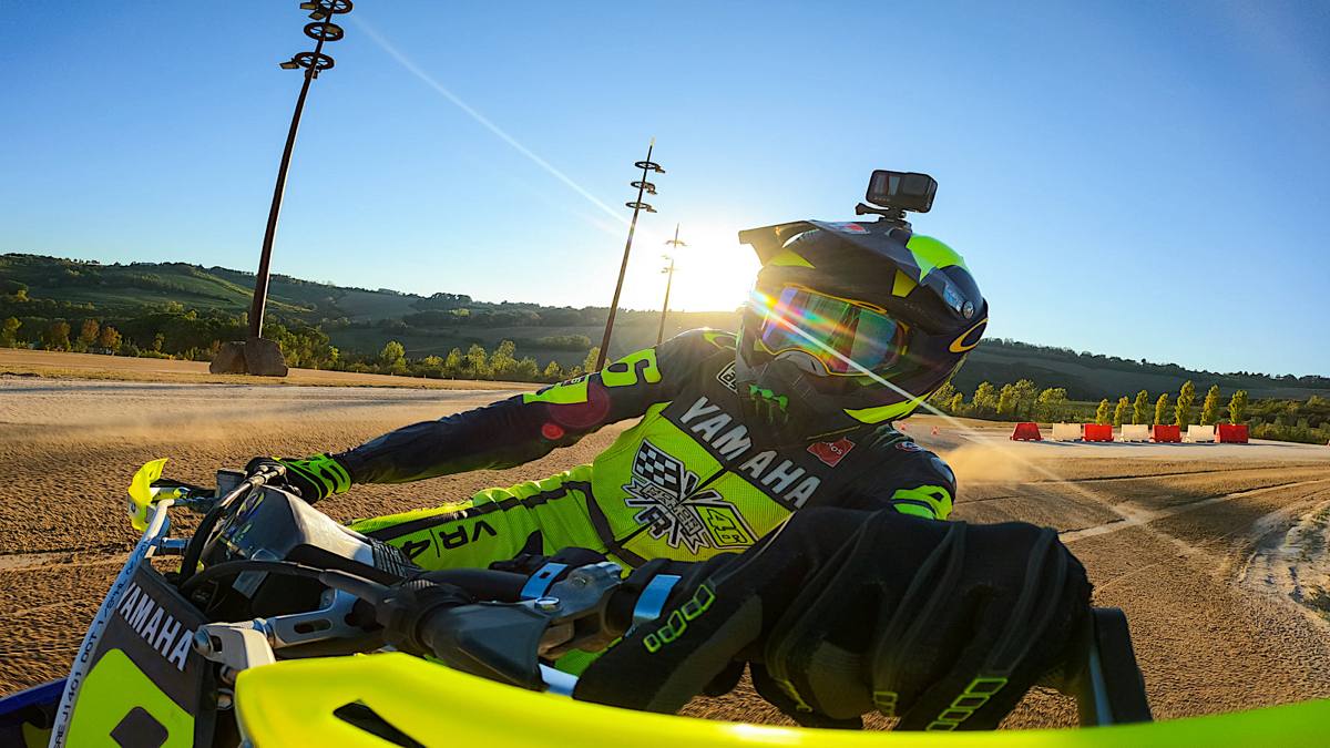 Valentino Rossi: il signore dello sterrato. In sella con lui al ranch