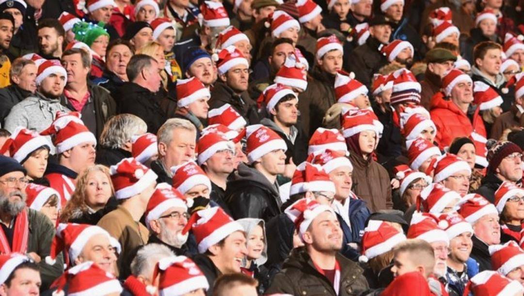 Pubblico natalizio in uno stadio inglese: il Boxing Day calcistico  è una tradizione che risale all'Ottocento. Getty Images 