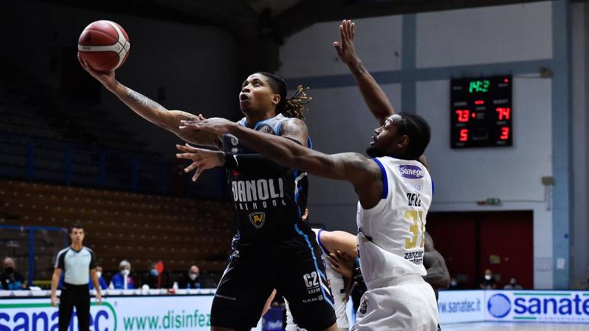 Cremona ferma Brindisi, Milano sorride e vola a +4