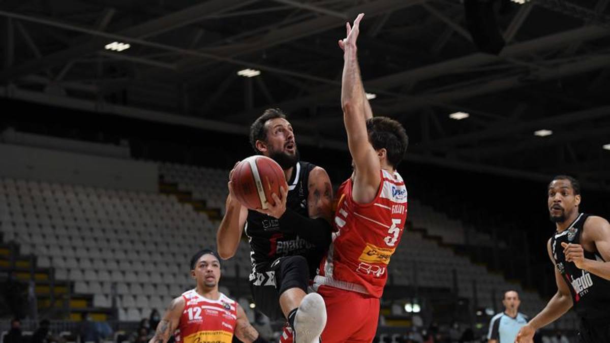 Serie A, che Virtus! Cento punti a Pesaro, Belinelli protagonista