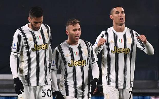 Cristiano Ronaldo con Arthur e Bentancur. Afp Cristiano Ronaldo con Arthur e Bentancur. Afp