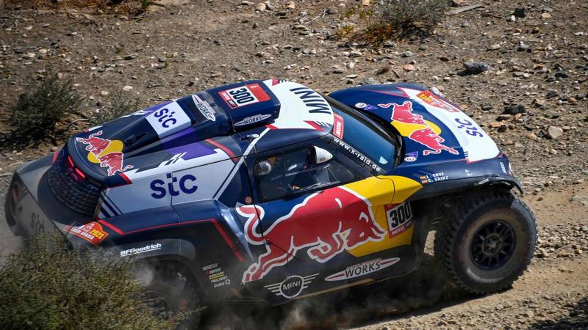 Sainz beffa Peterhansel in rimonta. E Price trionfa mentre Brabec... si è perso