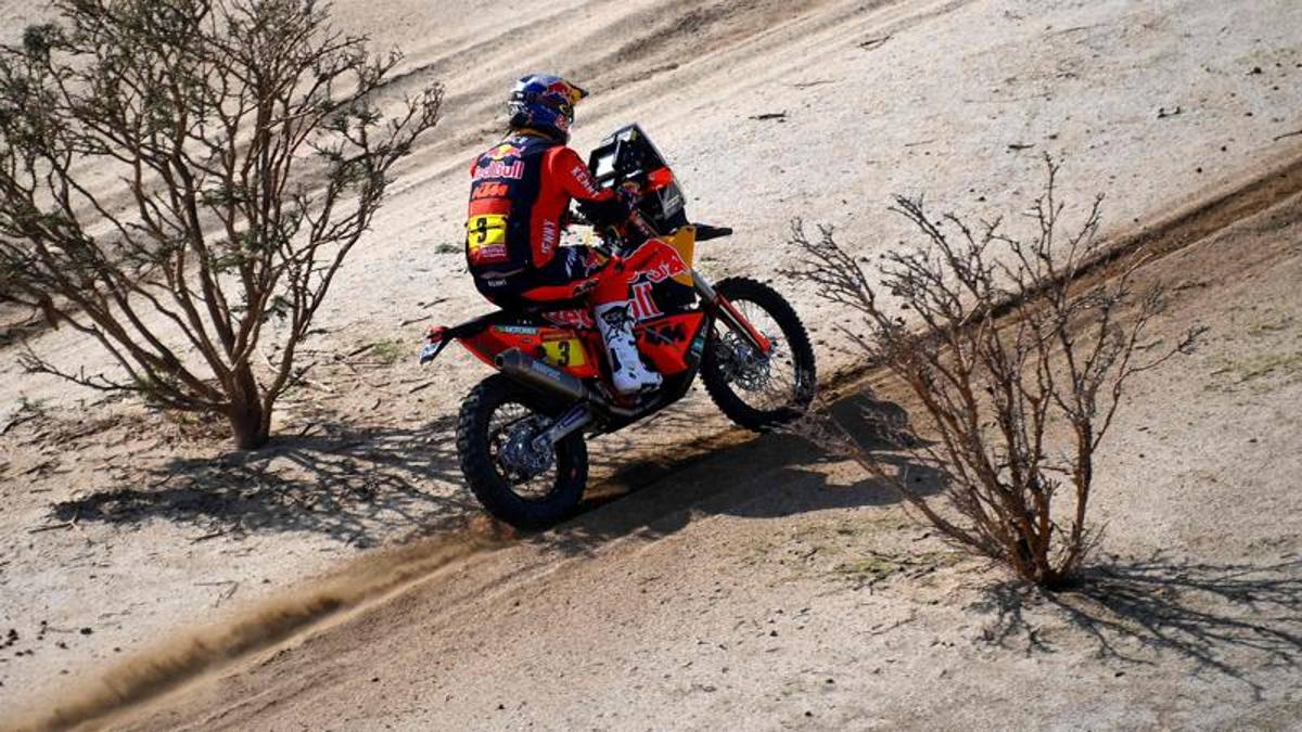 Price batte Benavides in volata, Howes balza al comando