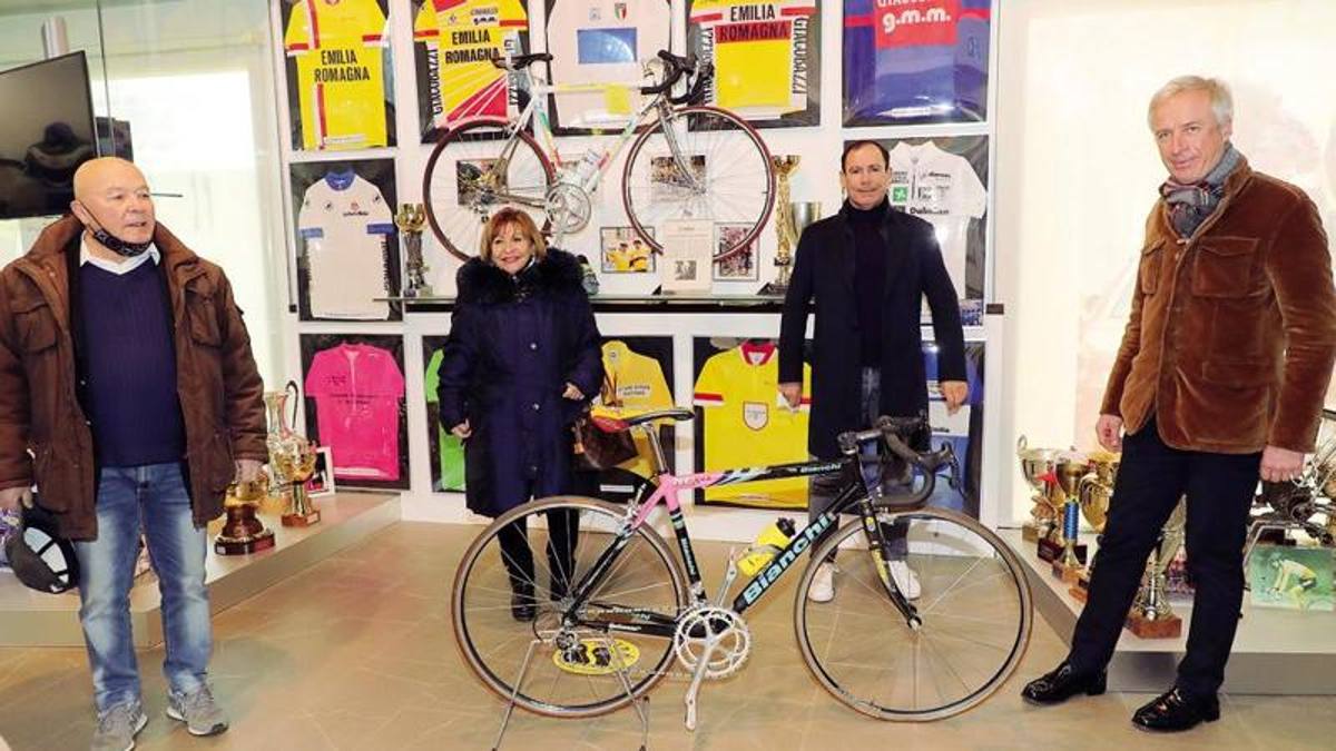 Pantani Day: la bici che piegò Armstrong è tornata a casa