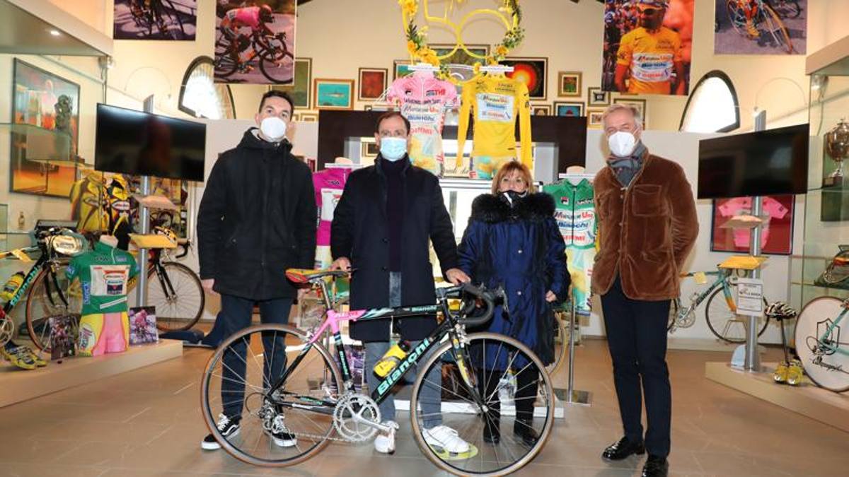 Pantani e quella bici che ha battuto Armstrong al Tour 2000: ora è nel suo Museo