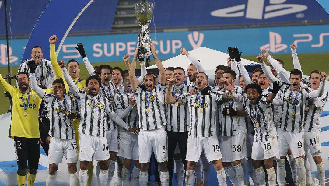 La Juventus alza al cielo la Supercoppa italiana 
