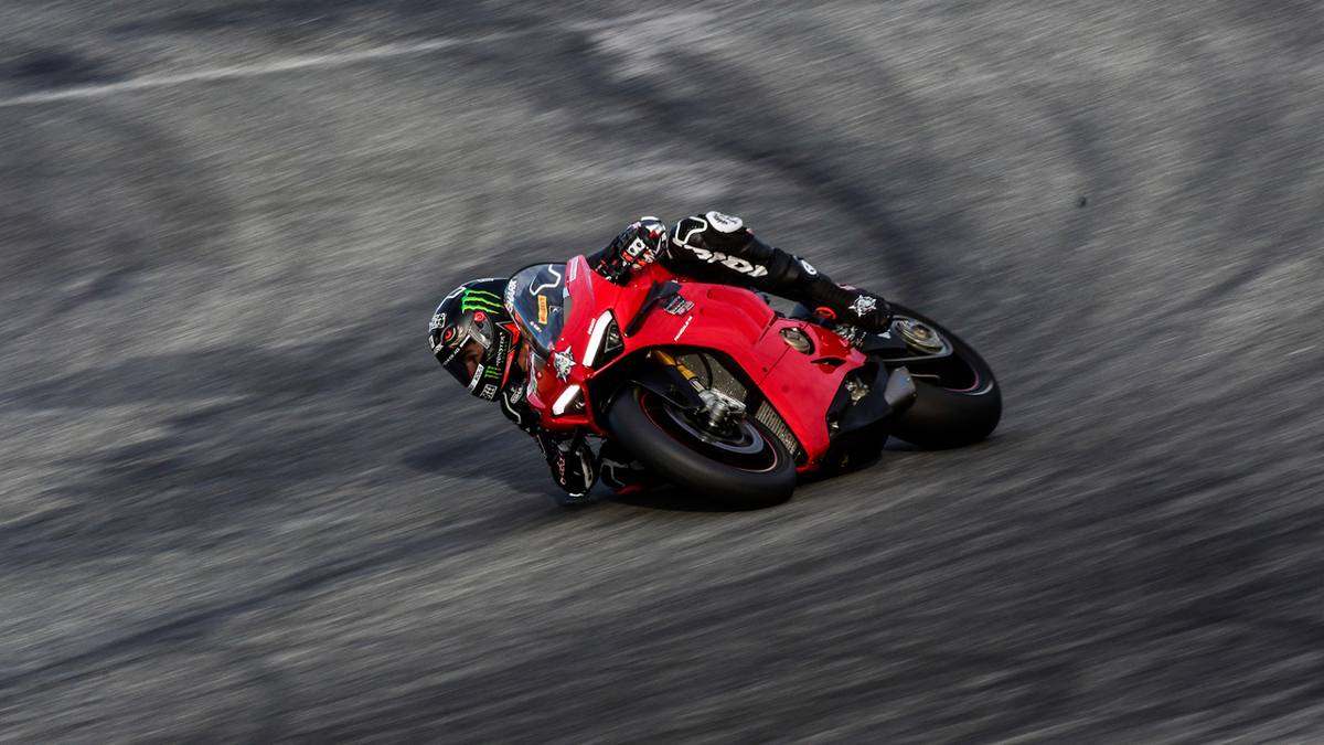 Scott Redding, intenso allenamento con la Ducati Panigale V4S