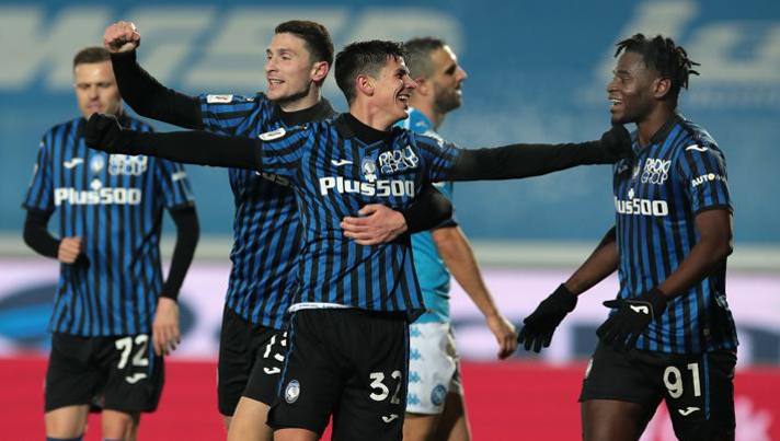 Matteo Pessina festeggia con Duvan Zapata dopo il terzo gol dell'Atalanta. Getty 