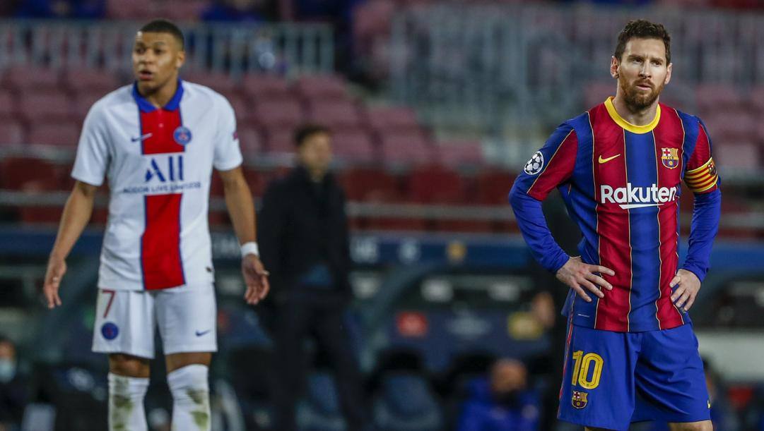 A destra Leo Messi e sullo sfondo Kylian Mbappé. Lapresse 