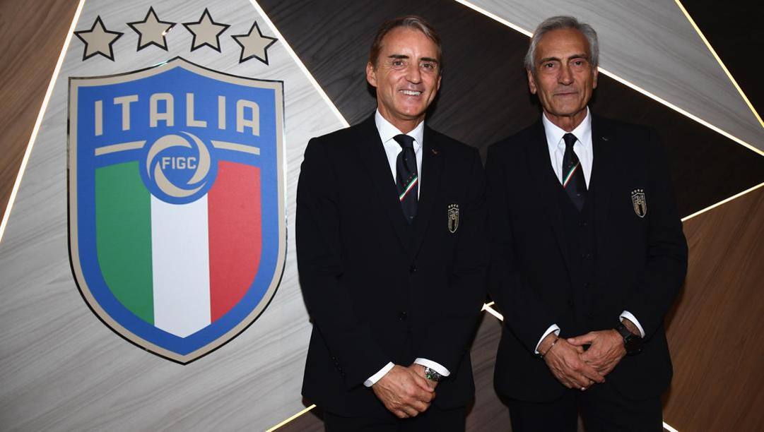 Gabriele Gravina, 67 anni, con il c.t. Roberto Mancini. Getty Images 