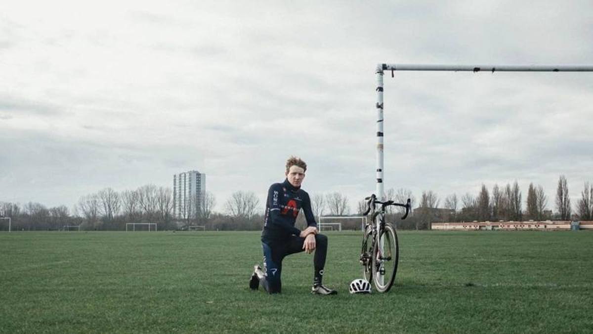 La denuncia di Geoghegan Hart: “Razzismo da combattere anche nel ciclismo“