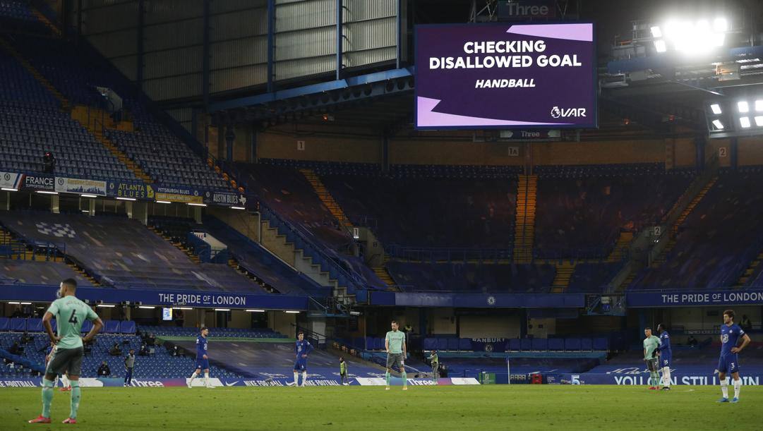 Chelsea ed Everton attendono il pronunciamento del Var. Lapresse 