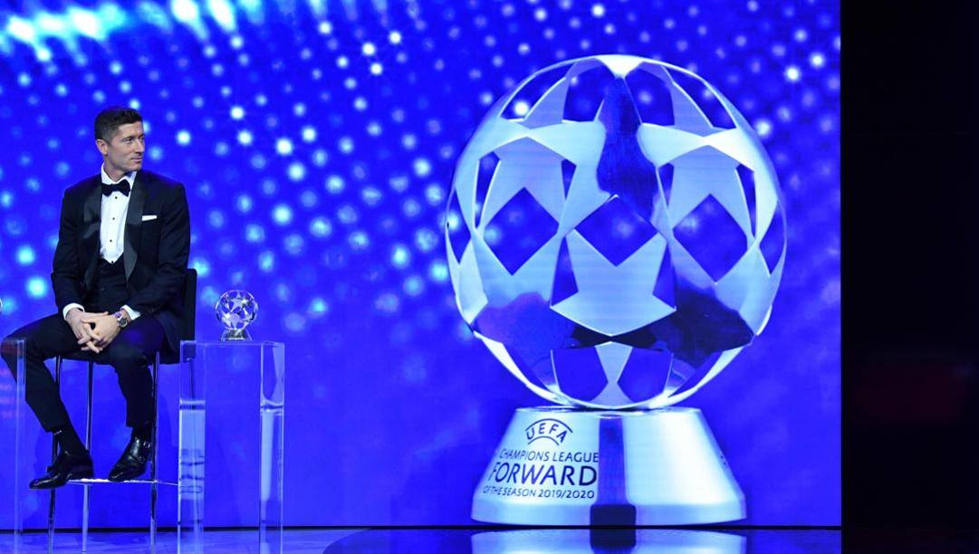 Robert Lewandowski (Bayern Monaco) premiato come miglior attaccante della Champions 2019/20 
