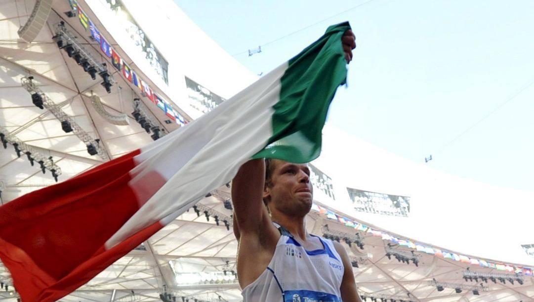 Alex Schwazer, 36 anni, festeggia l'oro olimpico nella 50 km a Pechino (2008). Epa 
