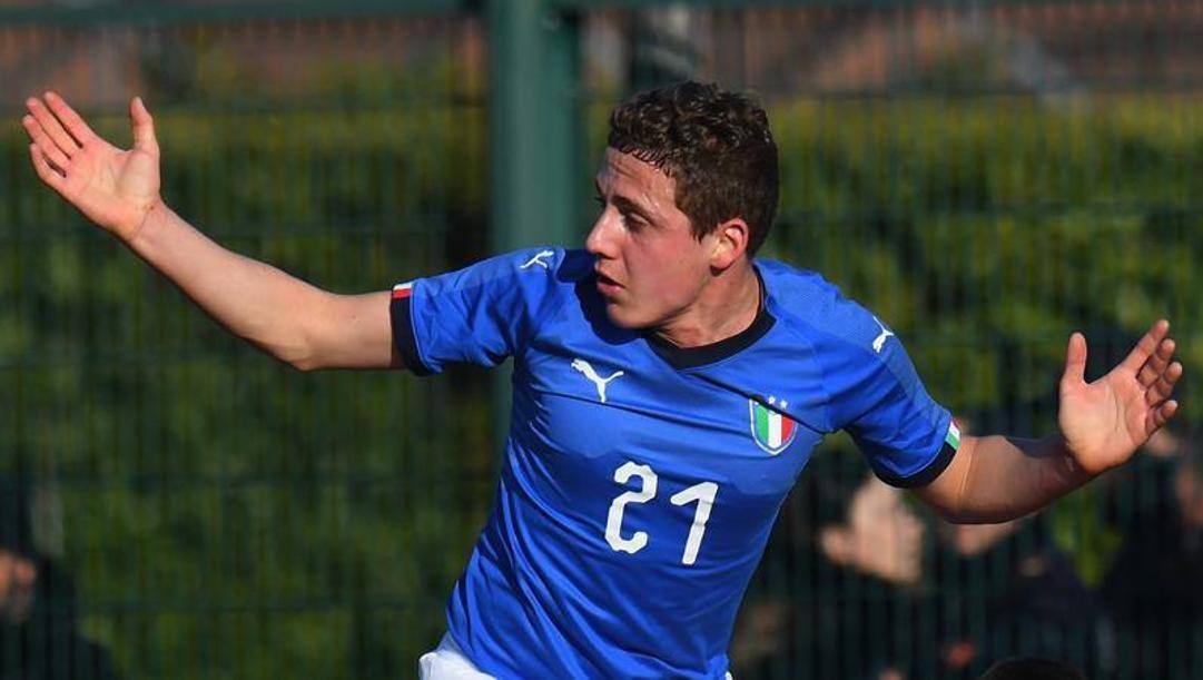 Alessandro Arlotti con  la maglia dell'Under 17. 