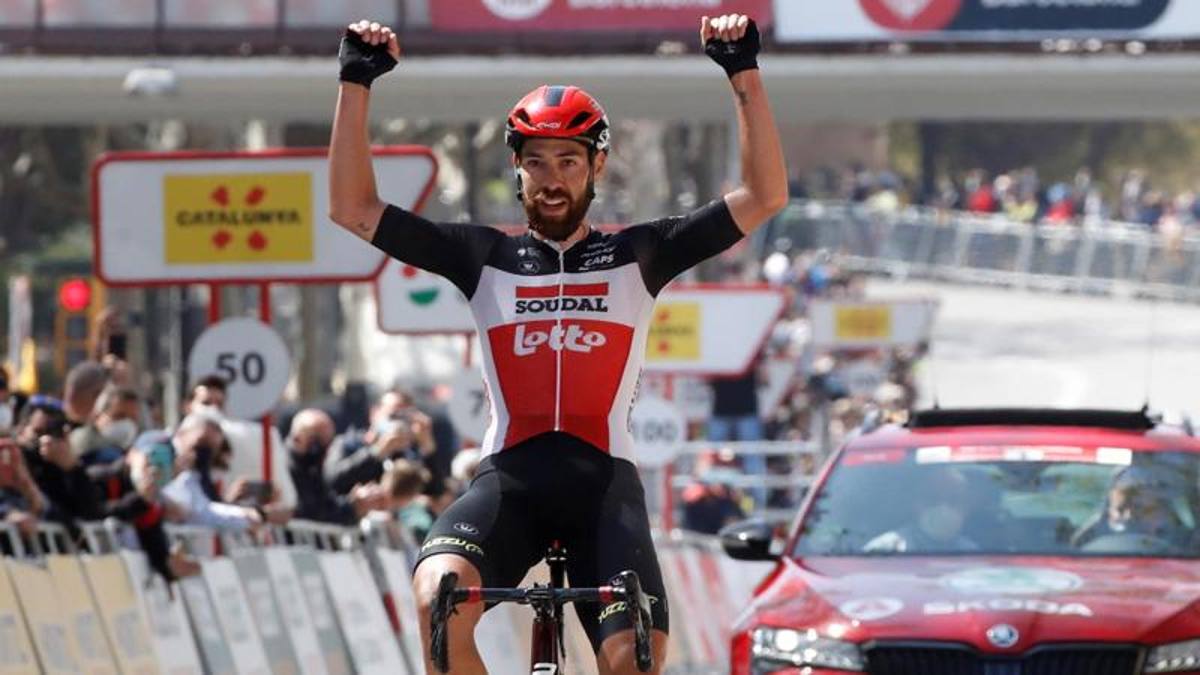 Volta Catalunya: trionfa Adam Yates. A De Gent l’ultima tappa