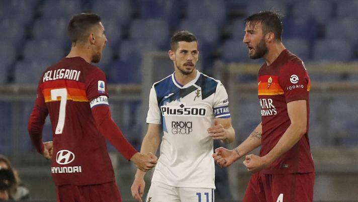 A destra Bryan Cristante festeggiato da Pellegrini. Ap A destra Bryan Cristante festeggiato da Pellegrini. Ap