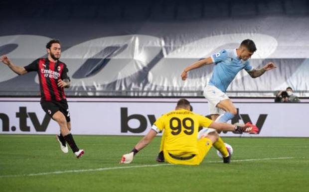 Joaquin Correa segna il primo gol della Lazio al Milan. Ansa Joaquin Correa segna il primo gol della Lazio al Milan. Ansa