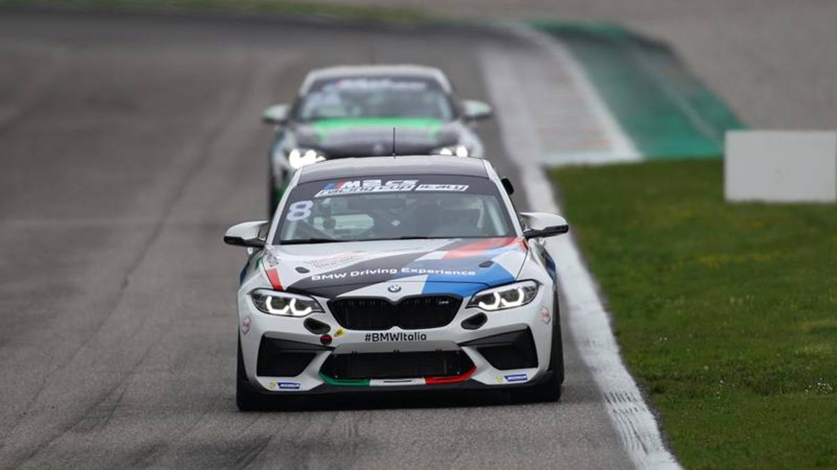 Bmw M2 Cs Racing Cup Italy In Monza Vitantonio Liuzzi Is At The Start Ruetir