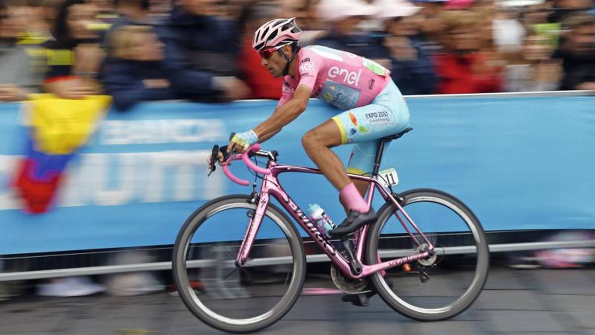 Il mito della maglia rosa, quel colore che sale alle stelle
