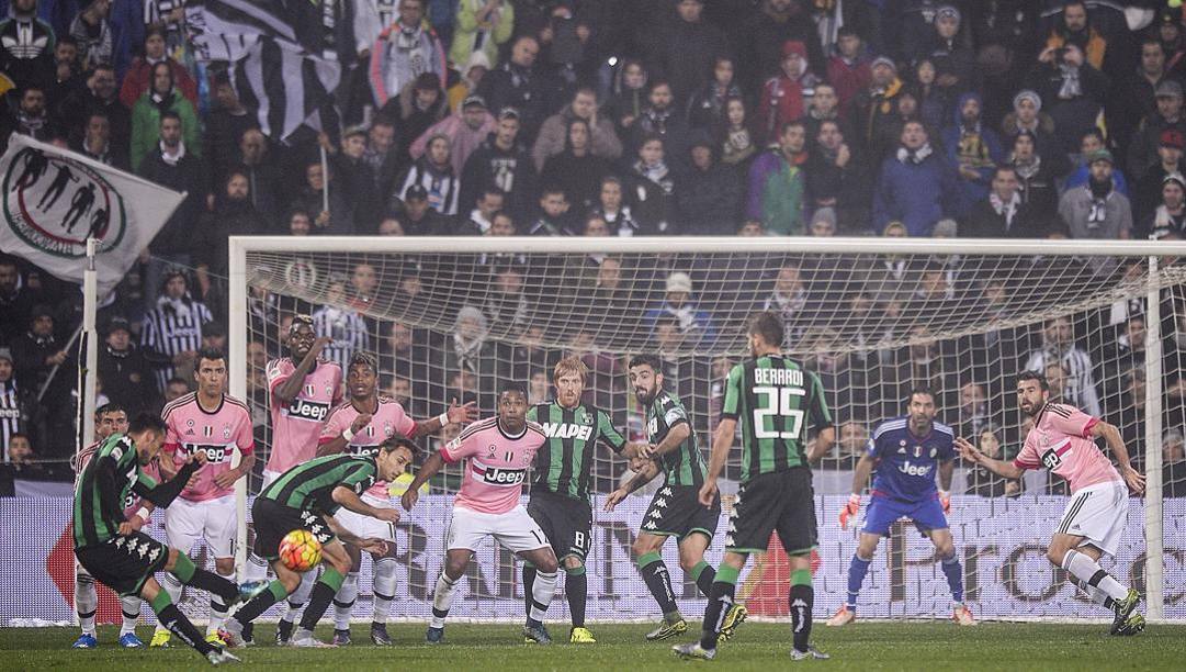 Il gol partita di Sansone nella sfida del 2015. Lapresse 