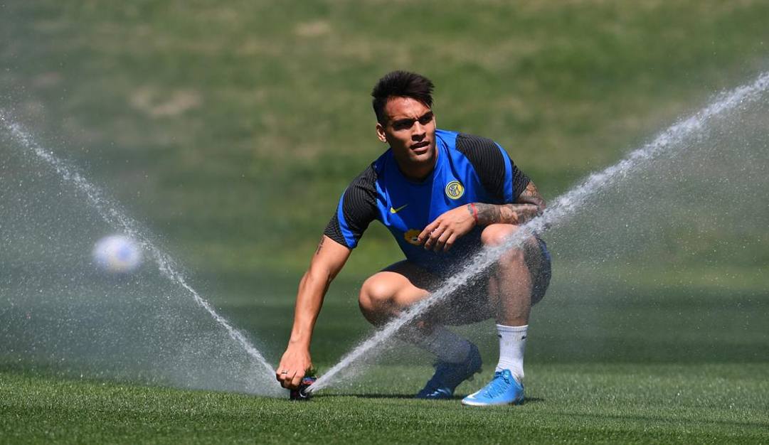 Lautaro Martinez (23 anni), attaccante dell'Inter e della nazionale argentina, scherza ad Appiano Gentile. GETTY IMAGES 