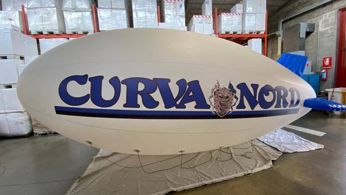 Il dirigibile dei tifosi che sorvolerà San Siro Il dirigibile dei tifosi che sorvolerà San Siro