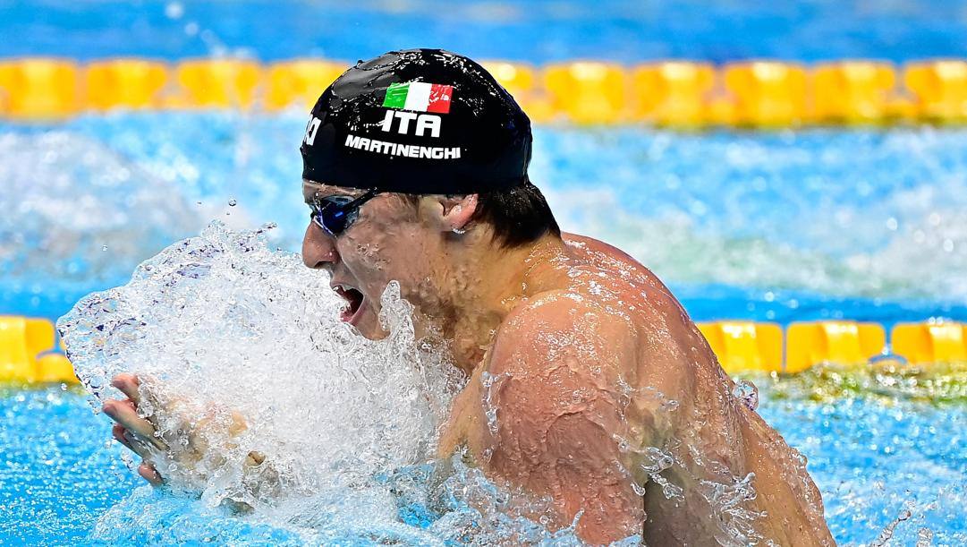 Nicolò Martinenghi in azione nella sua frazione della 4x100 mista uomini-donne. Afp 