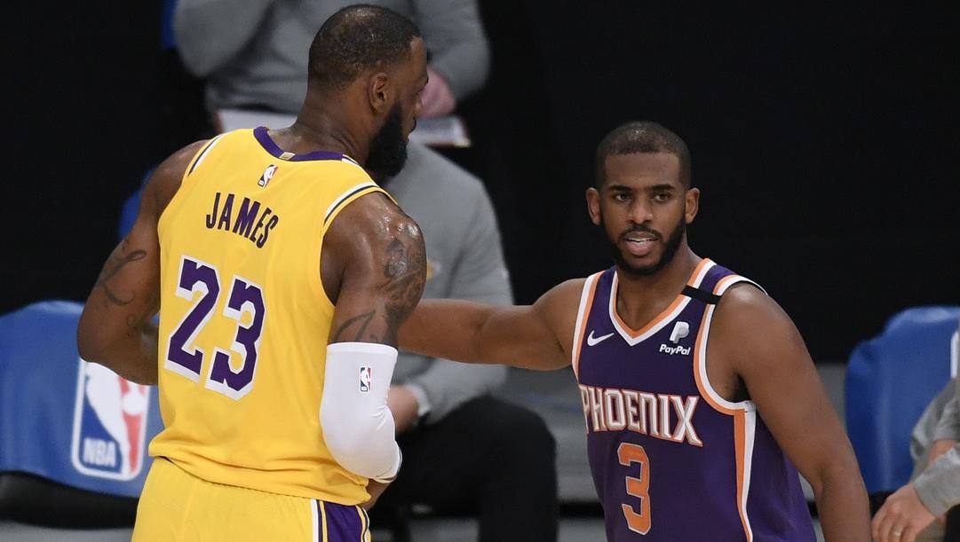 LeBron James, 36 anni, e Chris Paul, 35. Afp 