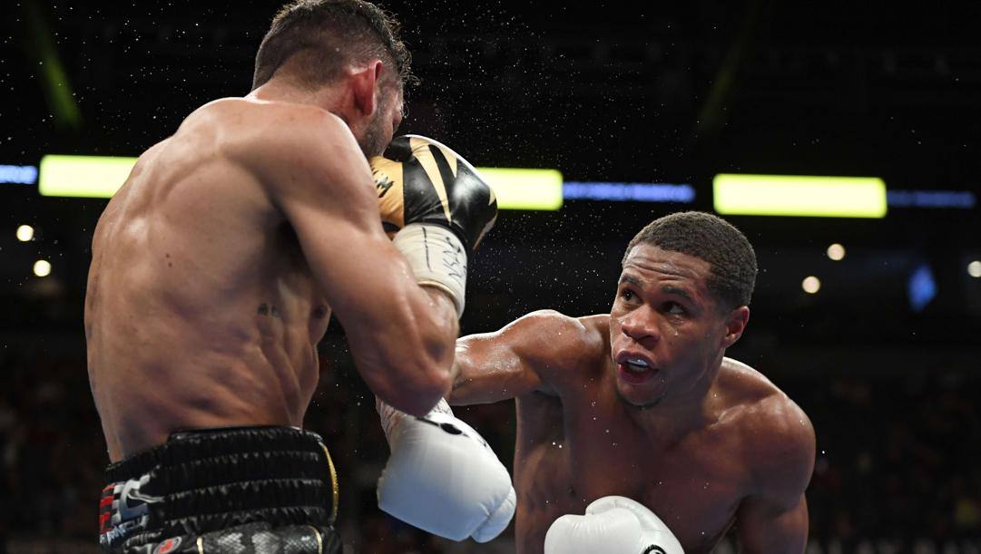 Devin Haney colpisce Jorge Linares (AFP) 