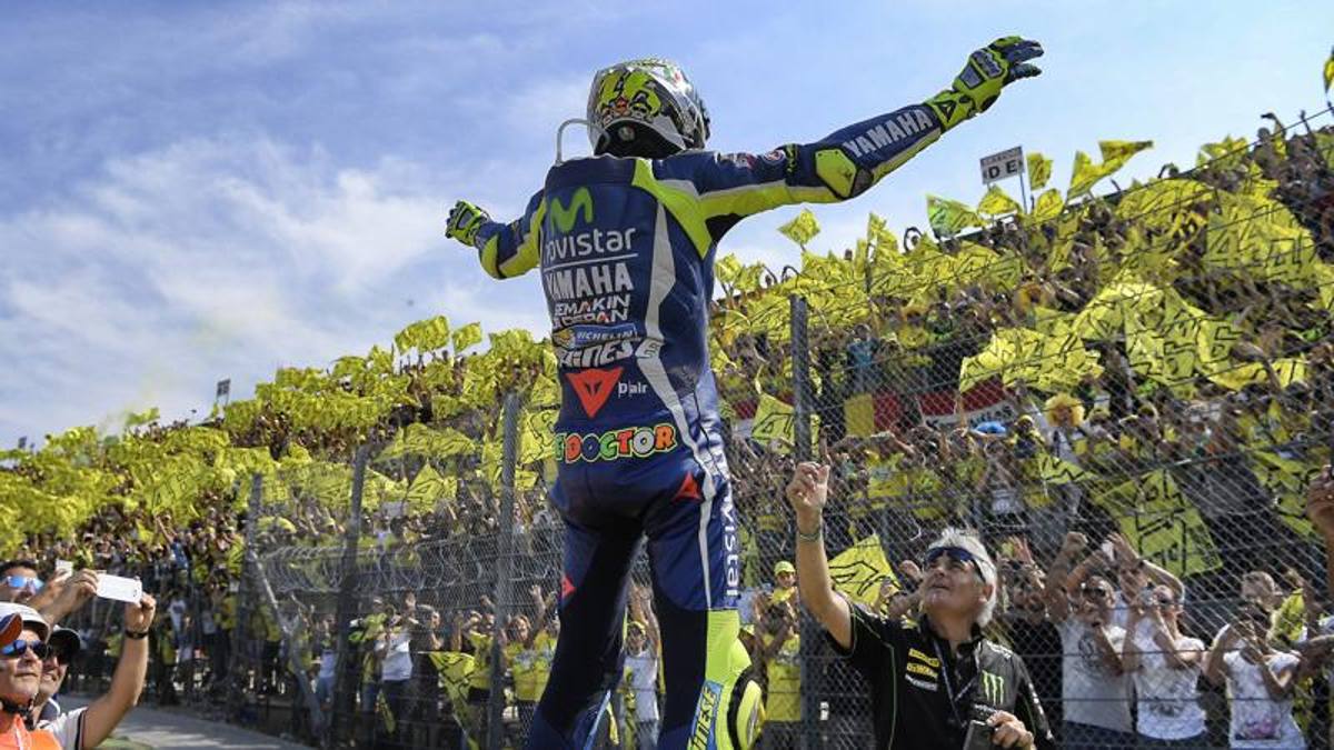 Valentino Rossi, vita, famiglia e tifosi: così da Tavullia si è preso il mondo