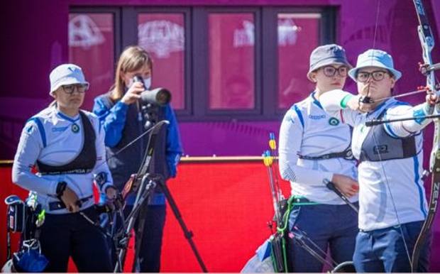 Le azzurre Chiara Rebagliati, Tatiana Andreoli e Lucilla Boari con il coach Natalia Valeeva durante la finale di Losanna 