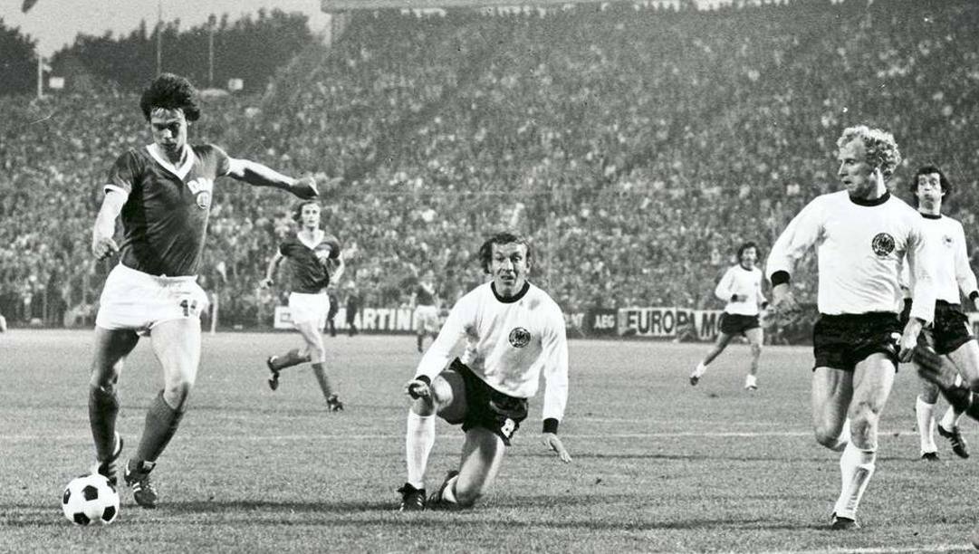 Il gol di Jürgen Sparwasser per la Germania Est contro la Germania Ovest  