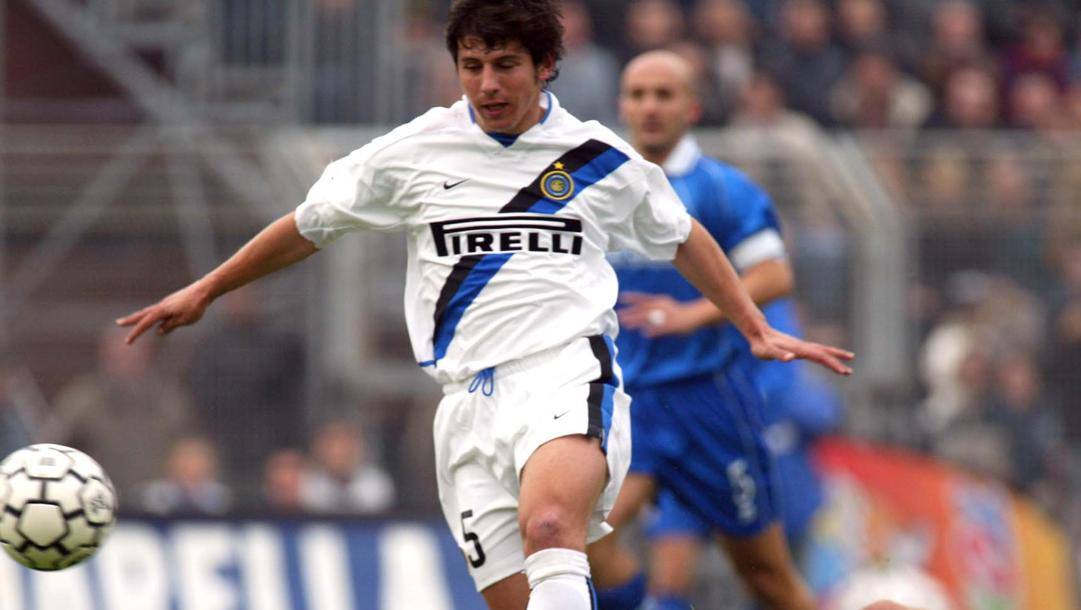 Emre Belozoglu in maglia Inter. Ap 