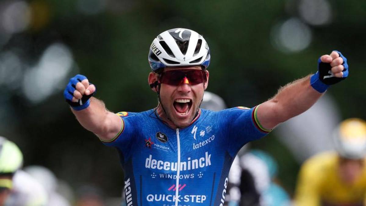 Tour, capolavoro Cavendish: trionfa in volata a Fougères