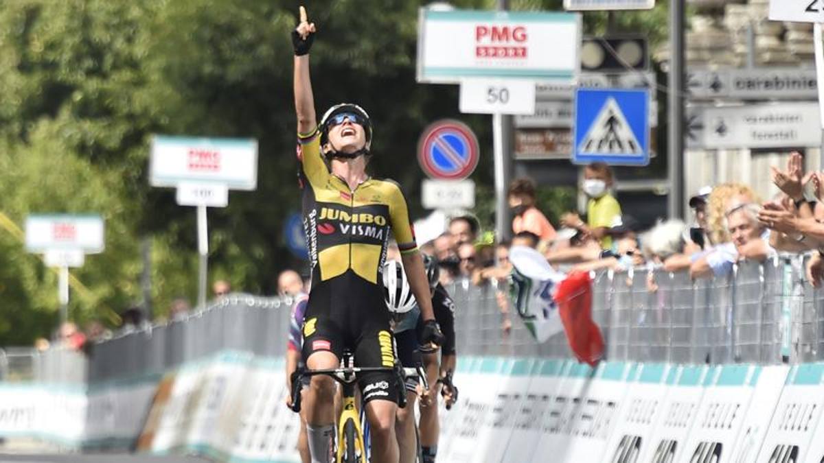 Vos trionfa ad Ovada. Van der Breggen resta in rosa