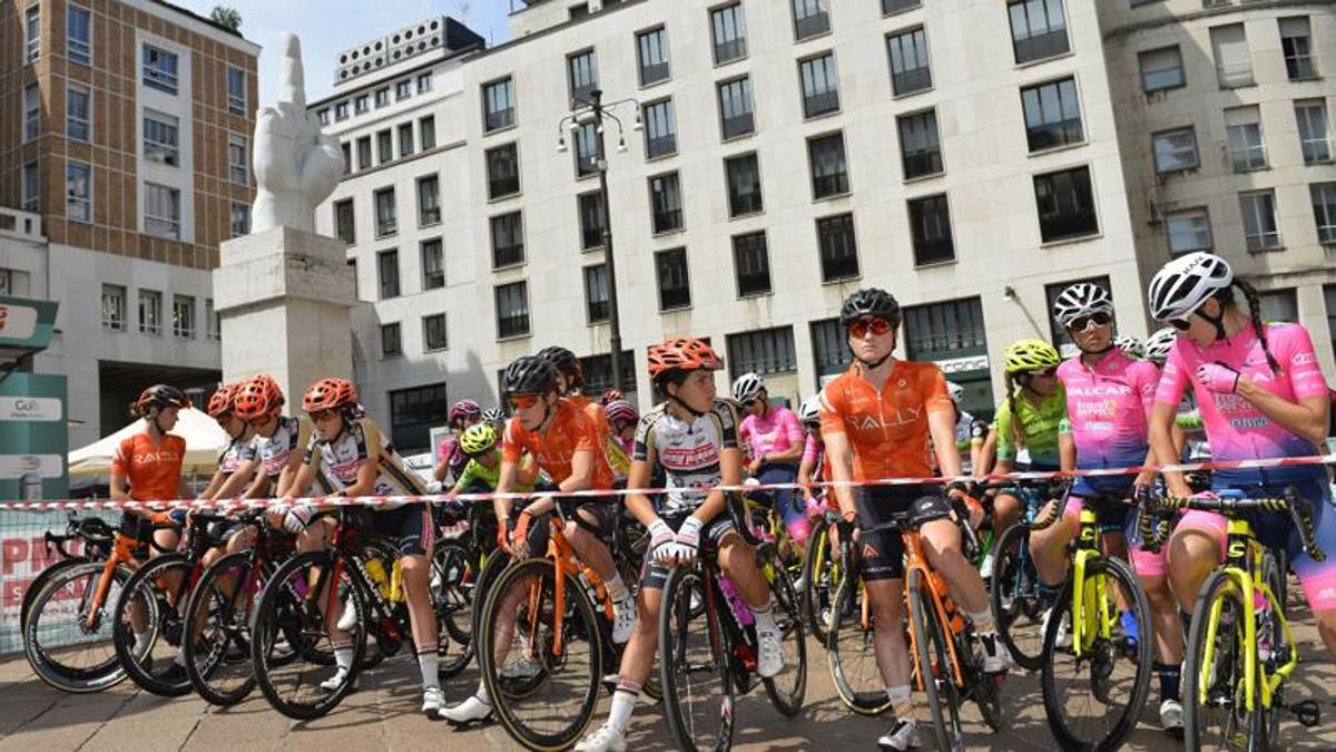 Da Milano a Carugate: trionfa Wiebes, van der Breggen in rosa