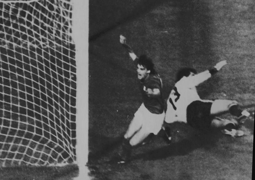 L'esultanza di Tardelli dopo il gol agli inglesi nel 1980. Ap 