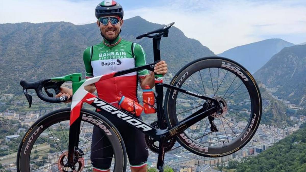 Tour, il campione italiano Colbrelli con la bici tricolore per l’Europeo di calcio