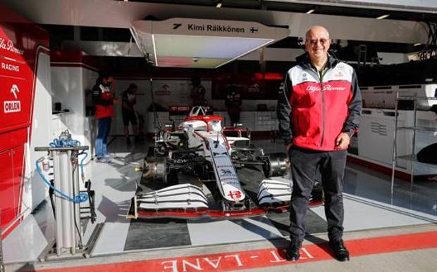 Jean Philippe Imparato, 54 anni, ai box dell&rsquo;Alfa Romeo F.1
