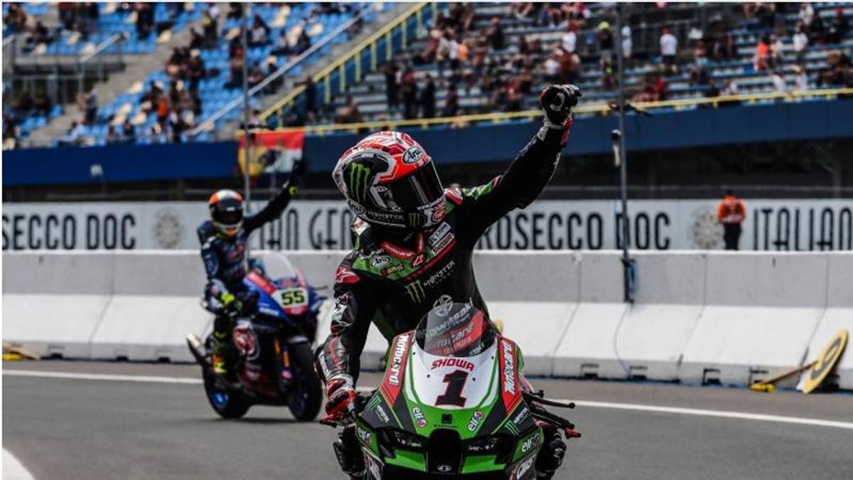 Sbk: Rea vince la Superpole Race su Rinaldi e Razgatlioglu. Locatelli, che peccato!