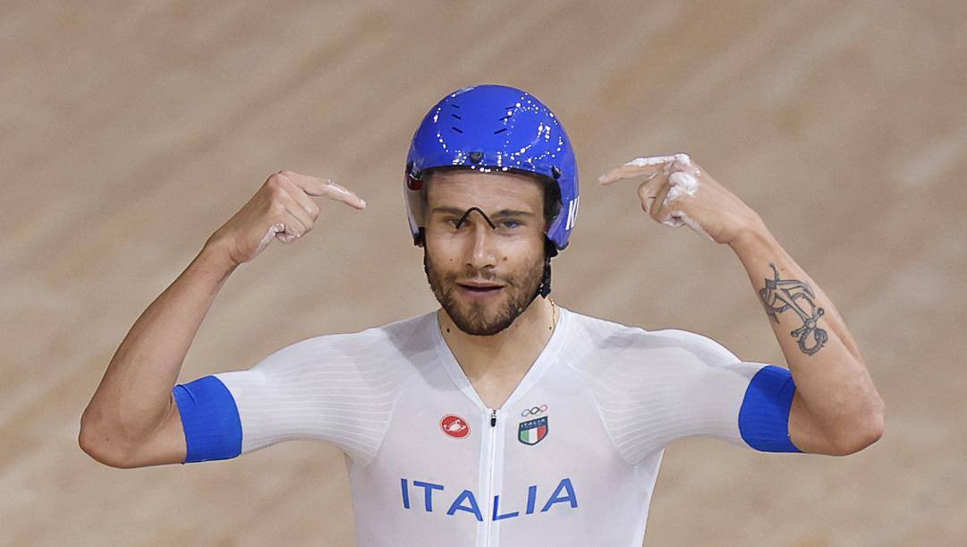 Filippo Ganna  celebra il nuovo record mondiale nell'inseguimento a squadre di ciclismo. Afp 