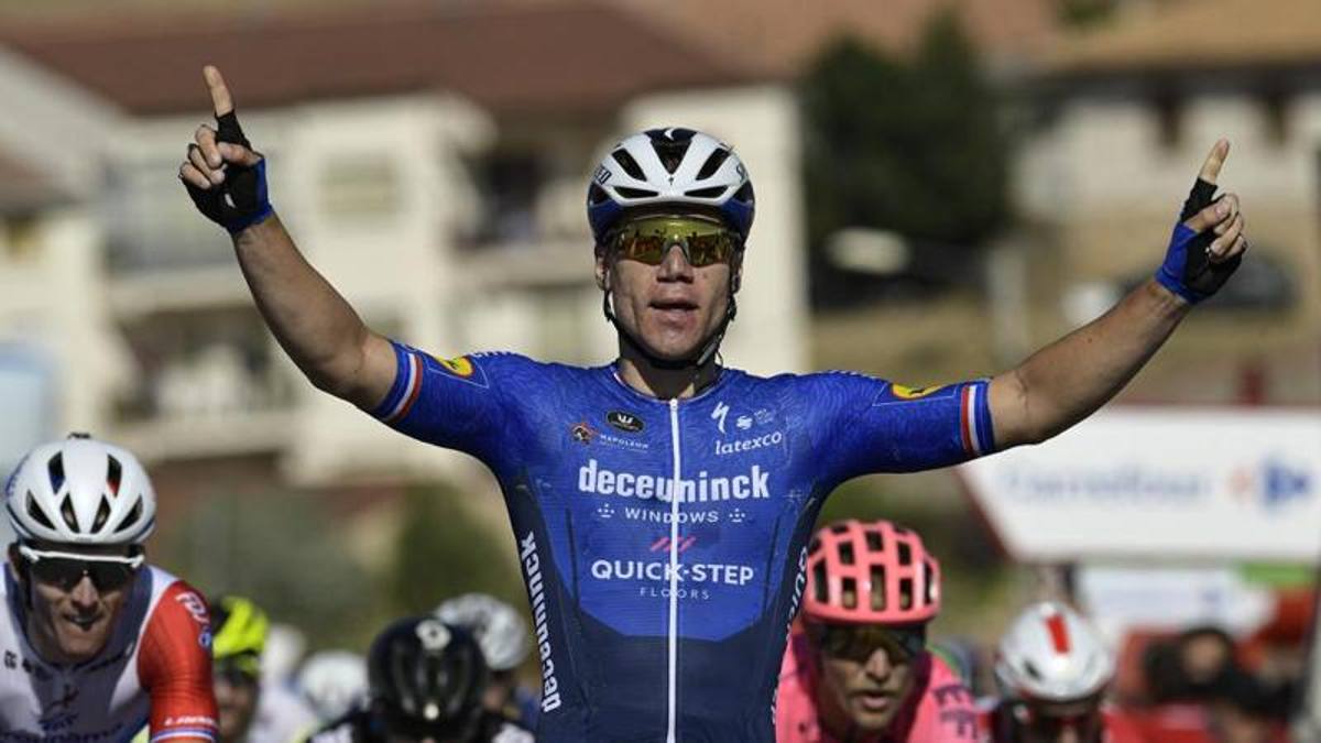 Jakobsen torna a vincere alla Vuelta a un anno dal grave incidente